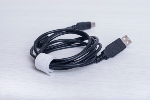 Almacenar-cables-para-tu-hogar-enrollador-de-cables