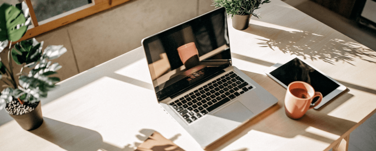 Cómo-mantenerse-organizado-durante-un-traslado-de-oficina-en-casa