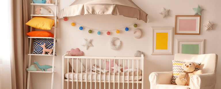 Formas-en-que-un-servicio-de-auto-almacenamiento-puede-ayudar-a-la-llegada-de-un-bebé