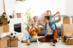 Mudarse-familia-feliz